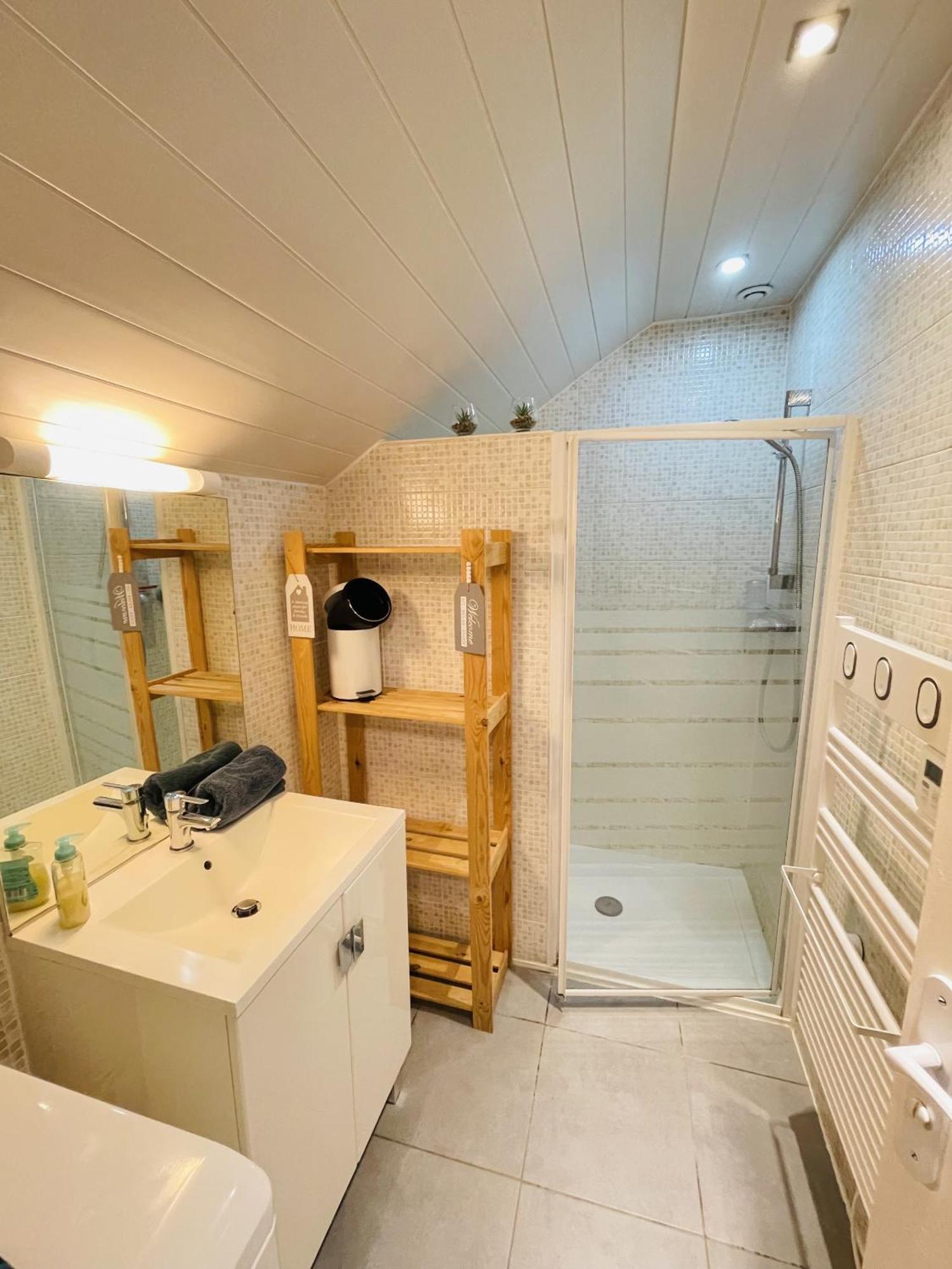 Le Lodge Spa Saint-Laurent-d'Andenay Εξωτερικό φωτογραφία