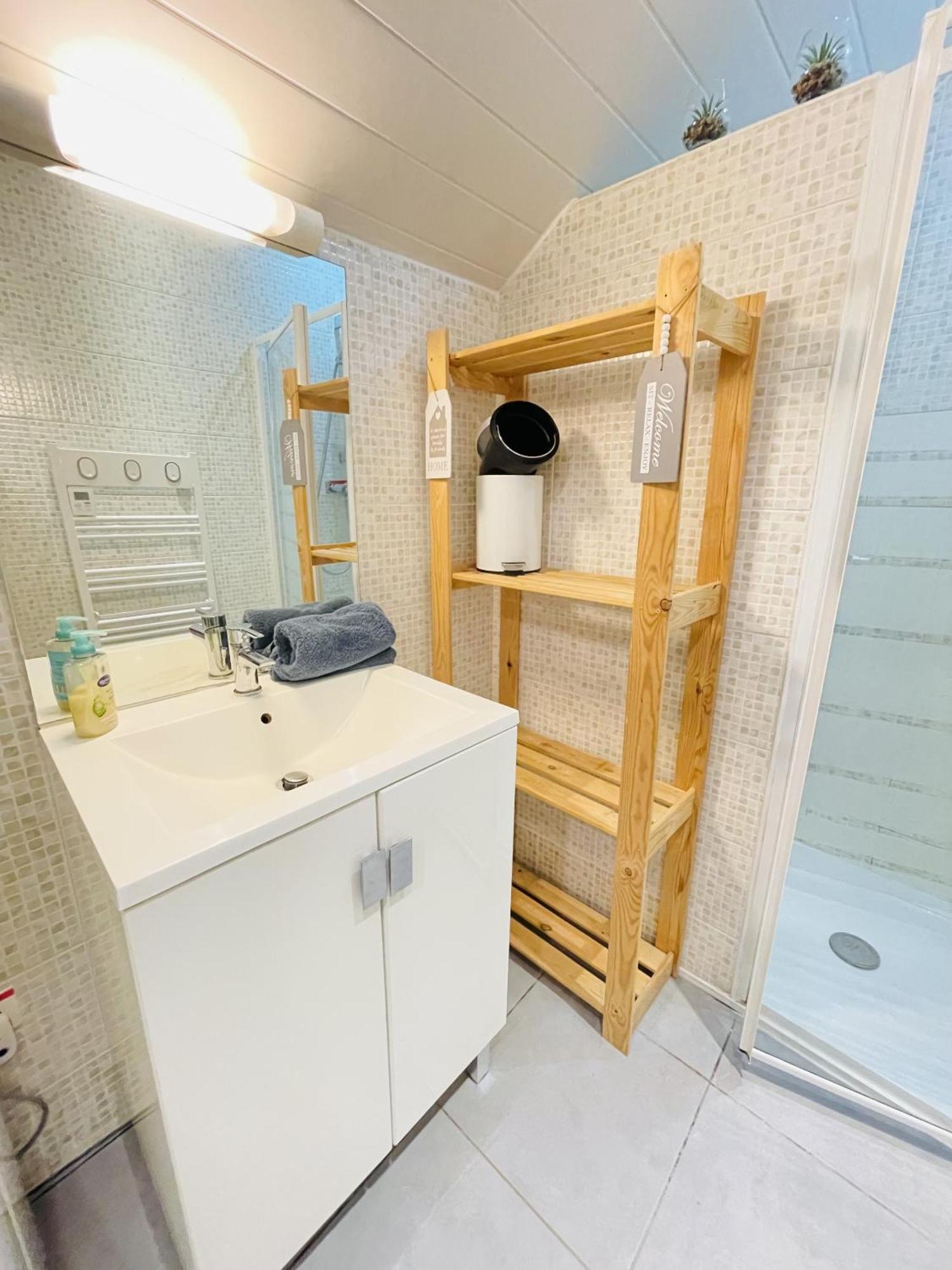 Le Lodge Spa Saint-Laurent-d'Andenay Εξωτερικό φωτογραφία